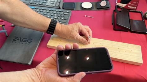 'Ethical' smartphone lets you easily replace parts